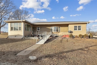 35785 H Ave, Earlham, IA 50072
