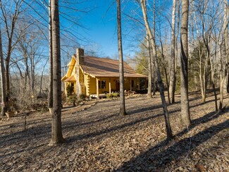 5002 James Stone Rd, Cedar Hill, TN 37032