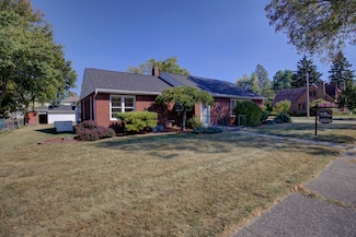 1011 S Grinnell St, Jackson, MI 49203