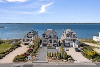 686 Dune Rd, West Hampton Beach, NY 11978