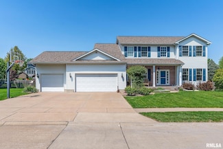 903 Clover Hill Ln, Le Claire, IA 52753