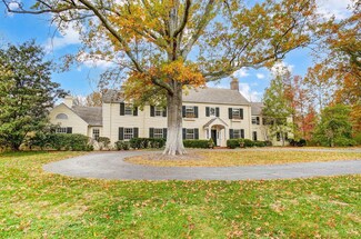 8748 Old Indian Hill Rd, Cincinnati, OH 45243