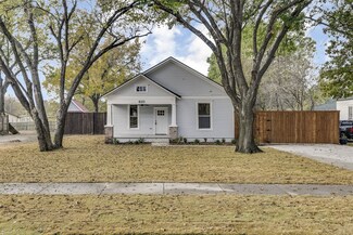 810 E Marvin Ave, Waxahachie, TX 75165