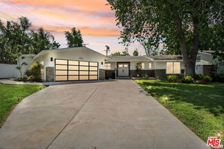 23414 Clarendon St, Woodland Hills, CA 91367