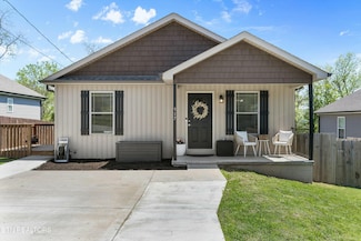917 Loy St, Clinton, TN 37716
