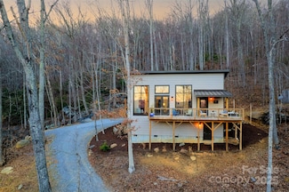 43 Tinkling Springs Ln, Fairview, NC 28730