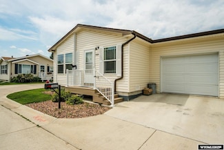 306 G St, Buffalo, WY 82834