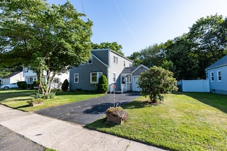 302 E Pasadena Place, Bridgeport, CT 06610
