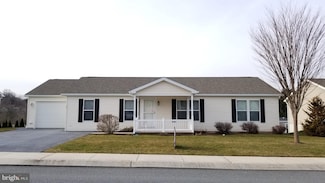 11 Millpond Dr, Stevens, PA 17578