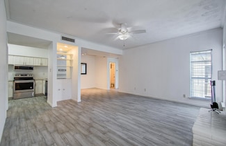 716 Bering Dr Unit 30, Houston, TX 77057