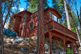 2576 Chilnualna Ave, Wawona, CA 95389