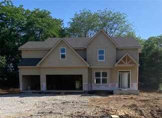 6818 N Myrtle Ave, Gladstone, MO 64119