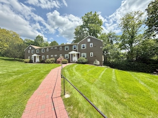 14 Arrowhead Way Unit 1, Woodbury, CT 06798