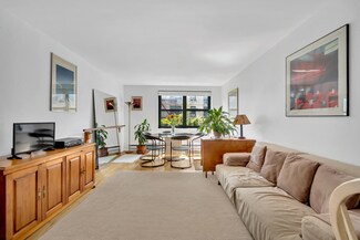 668 Washington St Unit 4-A, New York, NY 10014