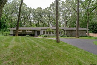 9 Hills Rd, Albany, NY 12211