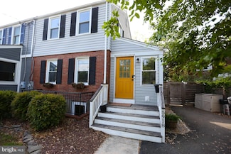 5918 Edgehill Ct, Alexandria, VA 22303