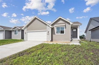 716 NE Meadow Landing Dr, Ankeny, IA 50021