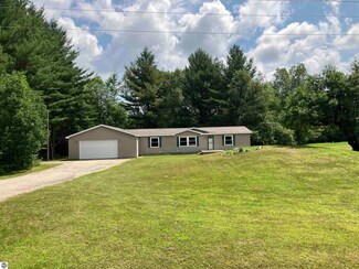 9647 Shippy Rd SW, Fife Lake, MI 49633