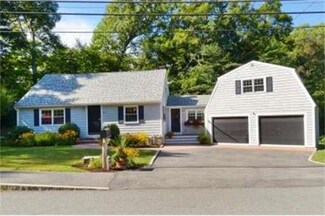 58 School St, South Hamilton, MA 01982