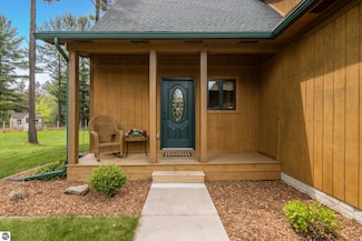 1721 Bannister Rd, Traverse City, MI 49685