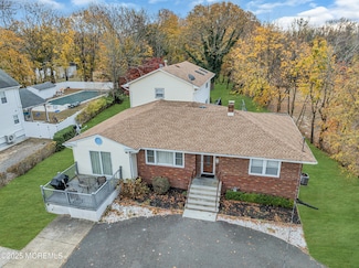 320 Roosevelt Ave, Oakhurst, NJ 07755