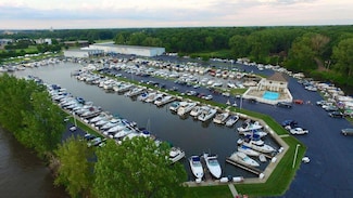 1000 Riverview Dr Unit 3, Benton Harbor, MI 49022