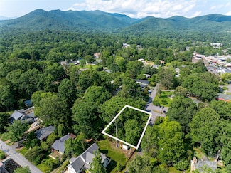 110 Border St, Black Mountain, NC 28711