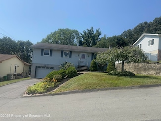 809 Beechwood Dr, Olyphant, PA 18447
