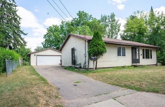 2064 Roos Ave SW, Wyoming, MI 49509