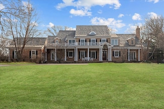 1523 S Estate Ln, Lake Forest, IL 60045