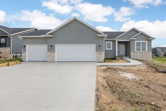 1442 Cardinal Dr, Fairfax, IA 52228