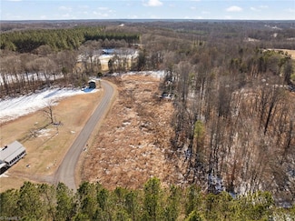 20 Shelton Rd, Yadkinville, NC 27055