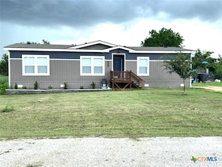 1114 Dunn St, Yoakum, TX 77995