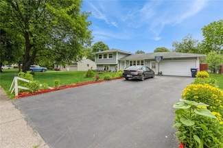 594 Heritage Dr, Rochester, NY 14615