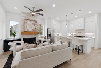 1000 W 10th St, Dallas, TX 75208
