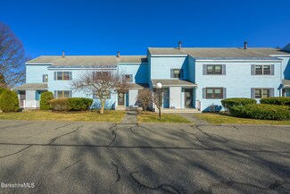 8 Rolling Hill Ln, Lenox, MA 01240