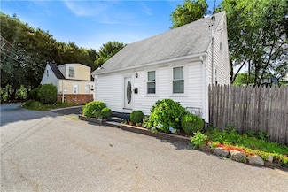 7 Snell Ct, West Warwick, RI 02893