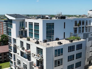 601 E Ogden Ave Unit 906, Milwaukee, WI 53202