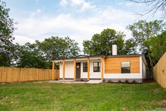 219 E 7th St, Elmendorf, TX 78112