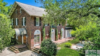 518 E Victory Dr, Savannah, GA 31405