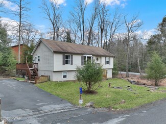 148 Colette Ln, Dingmans Ferry, PA 18328