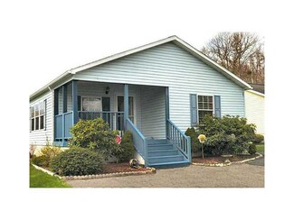 9 Mockingbird Ln, Tiverton, RI 02878
