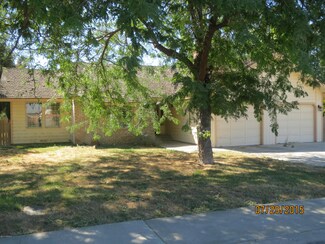 310 S Holly Dr, Moxee, WA 98936
