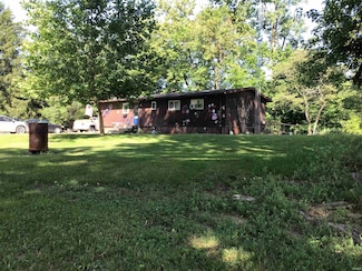 2338 E Tanner Ln, Winamac, IN 46996