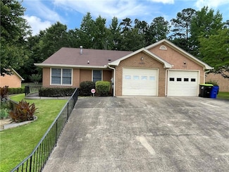 7123 Woodridge Ln, Union City, GA 30291