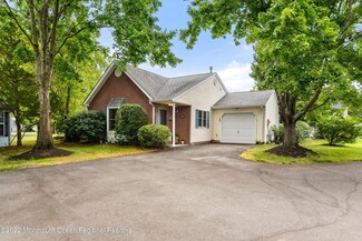 20 Linton Close, Freehold, NJ 07728