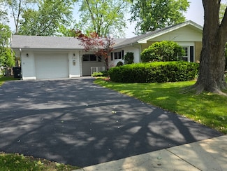 720 Alcoa Ln, Hoffman Estates, IL 60169
