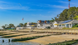 500 Beach Ct, East Marion, NY 11939