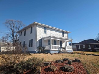 1504 E Locust St, Vincennes, IN 47591