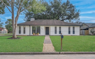 16703 Hibiscus Ln, Friendswood, TX 77546